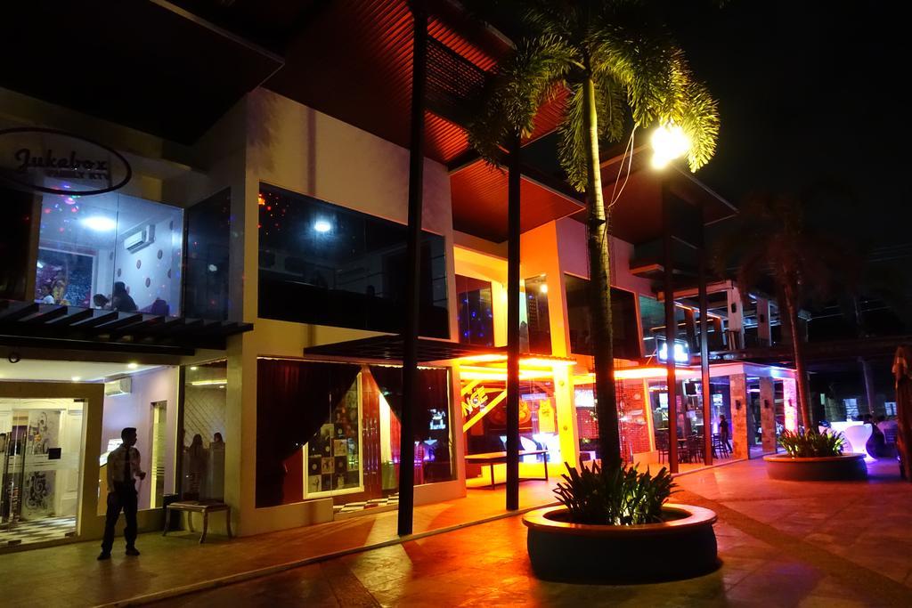 One Manalo Place Puerto Princesa Exterior foto